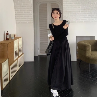 Váy thun dài tay xoè dáng dài khoét lưng V quyến rũ thời trang thu đông 2.022