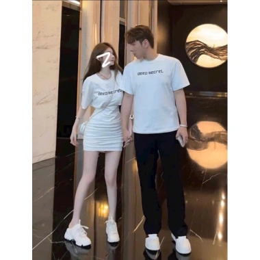 Váy thun đôi nam nữ cổ tròn trống lưng khoét eo tôn dáng in chữ dễ thương 2 màu trắng đen giảm giá 320k