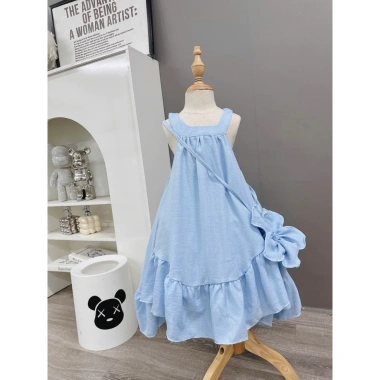 Váy xanh cổ yếm kèm túi bé Dầu Dâu Kids-Shop - Giá ưu đãi 220k, giảm tới 57k Váy xanh cổ yếm kèm túi bé Dầu Dâu Kids-Shop - Giá ưu đãi 220k, giảm tới 57k
