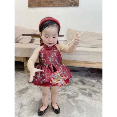 Váy yếm Trung Thu gấm đỏ bé gái - Đẹp sang, thoải mái đi tiệc, đi chơi, giá ưu đãi 275k