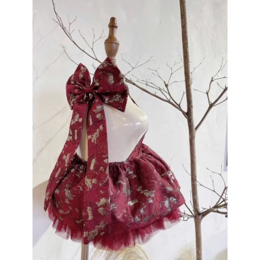 Váy yếm Trung Thu gấm đỏ bé gái - Đẹp sang, thoải mái đi tiệc, đi chơi, giá ưu đãi 275k 7 Váy yếm Trung Thu gấm đỏ bé gái - Đẹp sang, thoải mái đi tiệc, đi chơi, giá ưu đãi 275k 7