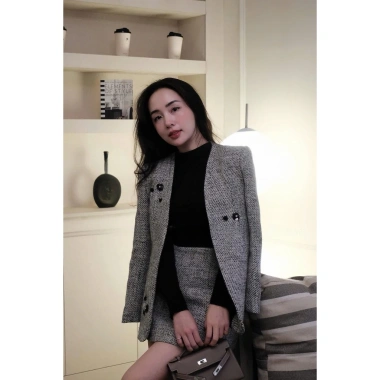 Vest công sở xám phối váy ngắn cổ điển tôn eo, dáng thon - Giá chỉ 520k 4 Vest công sở xám phối váy ngắn cổ điển tôn eo, dáng thon - Giá chỉ 520k 4