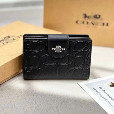 Ví c gái Medium Corner Zip Canvas Signature - Chỉ 520.000 VND, giảm mạnh 5