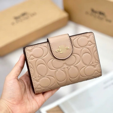 Ví c gái Medium Corner Zip Canvas Signature - Chỉ 520.000 VND, giảm mạnh 7