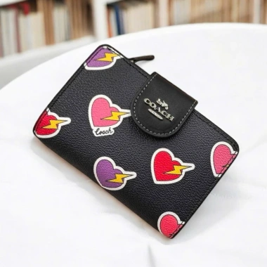 Ví c gái Medium Corner Zip Canvas Signature - Chỉ 520.000 VND, giảm mạnh 10