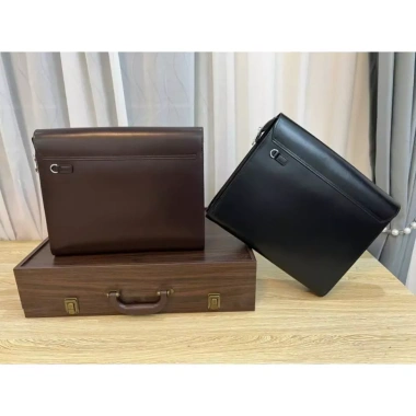 Ví cầm tay da bò thật, ngăn vừa khổ A4, giảm giá 28% chỉ 2.890.000₫