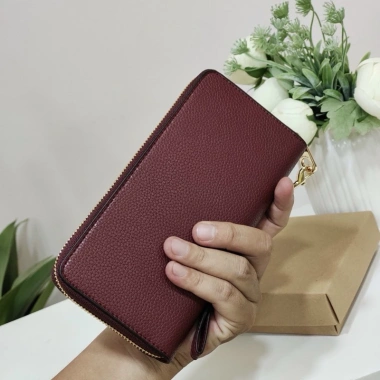 Ví dài unisex zip full box, thiết kế dài, khóa kéo an toàn, giảm giá 20% còn 550.000₫ 4 Ví dài unisex zip full box, thiết kế dài, khóa kéo an toàn, giảm giá 20% còn 550.000₫ 4