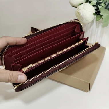 Ví dài unisex zip full box, thiết kế dài, khóa kéo an toàn, giảm giá 20% còn 550.000₫