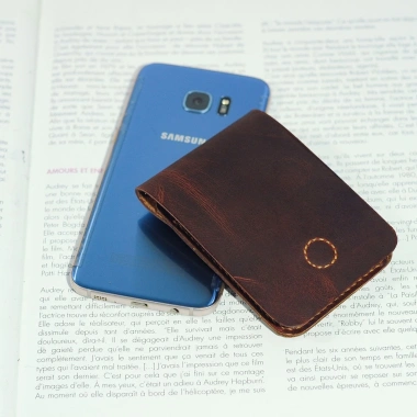 Ví nam mini da bò handmade - Mino Crafts - Da sáp cao cấp - Giá ưu đãi 350.000₫ 7 Ví nam mini da bò handmade - Mino Crafts - Da sáp cao cấp - Giá ưu đãi 350.000₫ 7