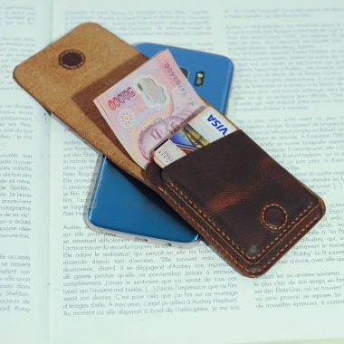 Ví nam mini da bò handmade - Mino Crafts - Da sáp cao cấp - Giá ưu đãi 350.000₫ 9 Ví nam mini da bò handmade - Mino Crafts - Da sáp cao cấp - Giá ưu đãi 350.000₫ 9