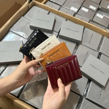Ví thiết kế vân sóng mẫu mới full box - Giá ưu đãi 136,080₫, chất liệu bền, phong cách hiện đại