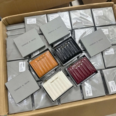 Ví thiết kế vân sóng mẫu mới full box - Giá ưu đãi 136,080₫, chất liệu bền, phong cách hiện đại