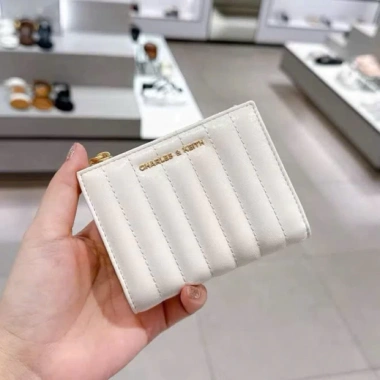 Ví thiết kế vân sóng mẫu mới full box - Giá ưu đãi 136,080₫, chất liệu bền, phong cách hiện đại