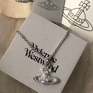Vivienne Westwood Chuyền Mặt Dây Thiết Kế Sao Thổ Kim Cương Liễu - Trang sức nữ giảm giá