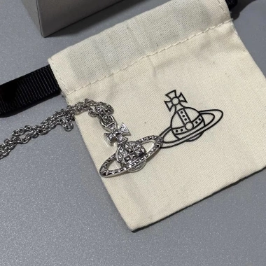 Vivienne Westwood Chuyền Mặt Dây Thiết Kế Sao Thổ Kim Cương Liễu - Trang sức nữ giảm giá