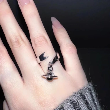 Vivienne Westwood Ruy Băng Mã Não Đen Vòng Mở Quả Cầu Sao Thổ Giảm Giá 232.980 VND