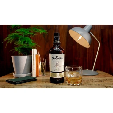 Vỏ chai rượu Ballantines 21 - Nhỏ gọn, bọc cổ chai tặng kèm, giá chỉ 35.100₫