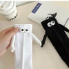 Vớ cotton dài Harajuku hút nam châm hình bàn tay unisex trắng đen – Siêu mềm 4