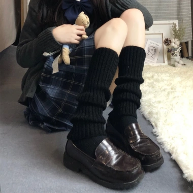 Vớ ống chân Y2K Lolita dệt kim đen trắng - giữ ấm cao cấp, design 3B mua đông, tất vớ đùi dễ thương, giá 15.900 VND 9 Vớ ống chân Y2K Lolita dệt kim đen trắng - giữ ấm cao cấp, design 3B mua đông, tất vớ đùi dễ thương, giá 15.900 VND 9