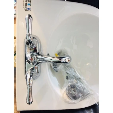 Vòi nóng lạnh 3 lỗ tân cổ điển nhập khẩu Châu Âu Made in Italia, thiết kế sang trọng, tiết kiệm năng lượng 3