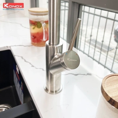 Vòi rửa bát Konox Alto 2 đường nước nóng lạnh dây rút xoay 360 inox 304 - Giá 3.65 triệu