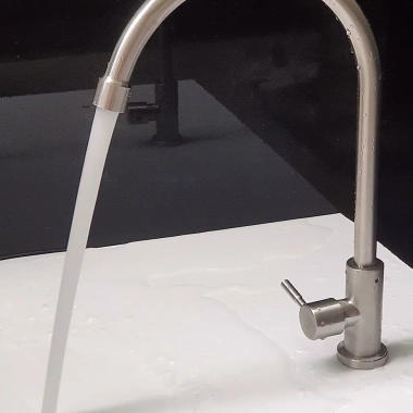 Vòi rửa chén lạnh Inox SUS304 Eurolife EL‑RC07 trắng vàng – Thiết kế hiện đại, tiết kiệm nước, bền bì, giá ưu đãi 5 Vòi rửa chén lạnh Inox SUS304 Eurolife EL‑RC07 trắng vàng – Thiết kế hiện đại, tiết kiệm nước, bền bì, giá ưu đãi 5