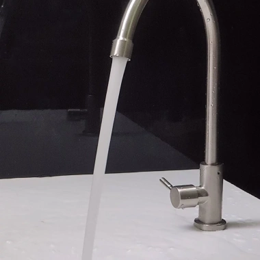 Vòi rửa chén lạnh Inox SUS304 Eurolife EL‑RC07 trắng vàng – Thiết kế hiện đại, tiết kiệm nước, bền bì, giá ưu đãi