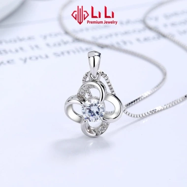 Vòng cổ bạc nữ S925 đá CZ cao cấp hình cỏ 4 lá Reina - Giá 1.928.000 VND