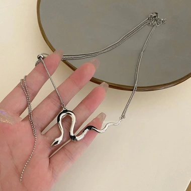 Vòng cổ bướm rắn tua rua cho bé gái - Thiết kế quấn nhẹ, an toàn, giá chỉ 41.800đ 10