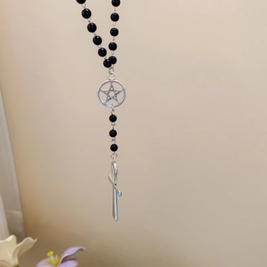 Vòng cổ Cool Girls Necklace hạt chéo, dây xương thời trang áo thun - Giá 49,133đ
