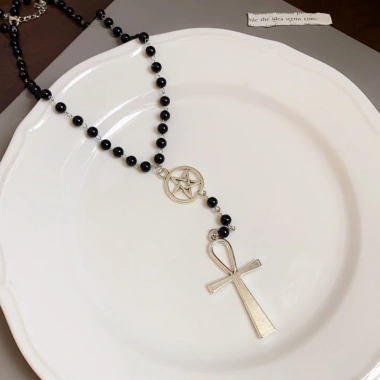Vòng cổ Cool Girls Necklace hạt chéo, dây xương thời trang áo thun - Giá 49,133đ