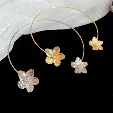 Vòng Cổ Hoa Kim Loại Kiểu Mở Thanh Sang Trọng - Dây Chuyền Độc Đáo, Phụ Kiện Nữ Cao Cấp Giá Ưu Đãi 46.060₫