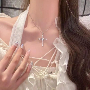 Vòng cổ HYCEO Trái tim Tình yêu và Chữ thập Zircon Y2K Dây chuyền Xương đòn Pha lê Gothic Kim cương cho Nữ 42.900 VND 5 Vòng cổ HYCEO Trái tim Tình yêu và Chữ thập Zircon Y2K Dây chuyền Xương đòn Pha lê Gothic Kim cương cho Nữ 42.900 VND 5