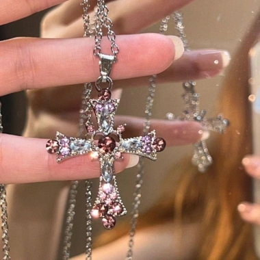 Vòng cổ HYCEO Trái tim Tình yêu và Chữ thập Zircon Y2K Dây chuyền Xương đòn Pha lê Gothic Kim cương cho Nữ 42.900 VND