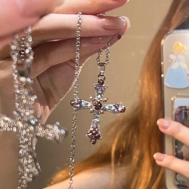 Vòng cổ HYCEO Trái tim Tình yêu và Chữ thập Zircon Y2K Dây chuyền Xương đòn Pha lê Gothic Kim cương cho Nữ 42.900 VND