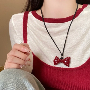Vòng cổ mặt dây chuyền trái tim nơ đỏ cổ điển - Trang sức nữ giá ưu đãi 35.733₫