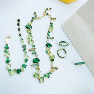 Vòng cổ nữ Swarovski Gema xanh lá mẫu mới – fullbox, giảm giá 22% chỉ 1.230.000₫ 5 Vòng cổ nữ Swarovski Gema xanh lá mẫu mới – fullbox, giảm giá 22% chỉ 1.230.000₫ 5