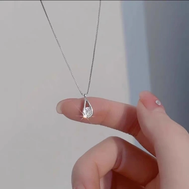 Vòng cổ thả nước nữ - Chuỗi xương đòn thời trang, phụ kiện & quà tặng 40.700₫