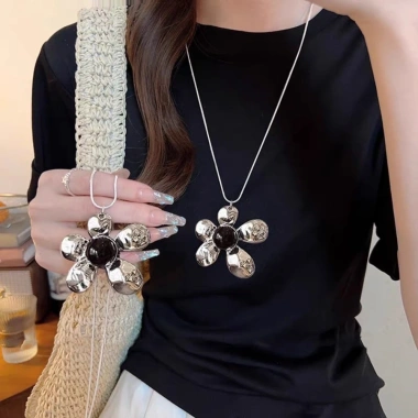 Vòng cổ tua rua cổ điển dài - Giá ưu đãi 67.000đ, giao hàng nhanh địa phương