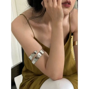 Vòng Đeo Bắp Tay Cá Tính Unisex Bản Trơn Điều Chỉnh Được B158 - Giá Sale 31.999₫