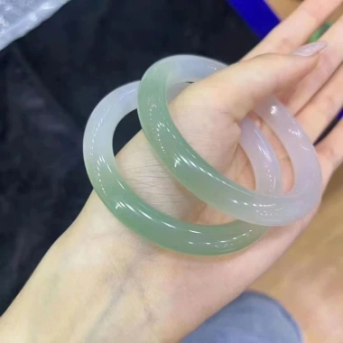 Vòng Mã Não Trắng Ánh Xanh Ngọc Khởi Quang Lắc Tay Phong Thủy - Lador 850k