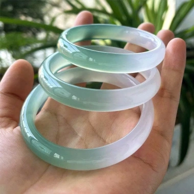 Vòng Mã Não Trắng Ánh Xanh Ngọc Khởi Quang Lắc Tay Phong Thủy - Lador 850k