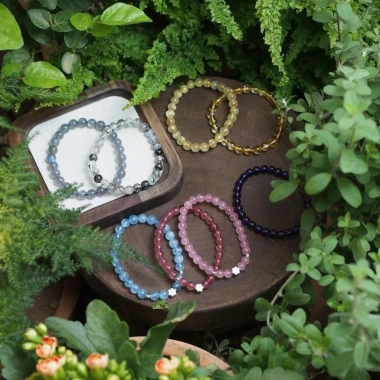 Vòng tay 6 li đá phong thủy thiên nhiên – May mắn cho ngày thường Xanh Jewelry