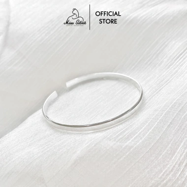 Vòng tay bạc Miuu Silver kiềng tay unisex khắc chữ giảm giá 20% chỉ 1.000.000đ 3 Vòng tay bạc Miuu Silver kiềng tay unisex khắc chữ giảm giá 20% chỉ 1.000.000đ 3