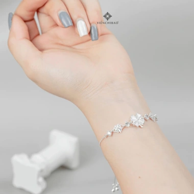 Vòng tay bạc nữ S925 Viễn Chí Bảo MT01 cỏ bốn lá đá mã não may mắn giảm giá 6