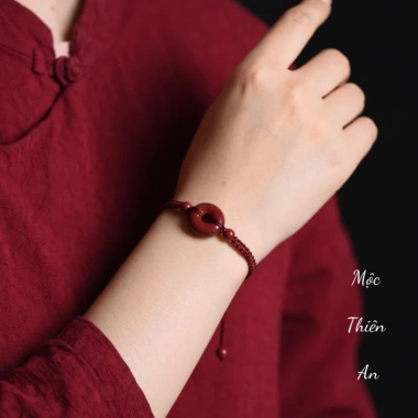 Vòng Tay Chỉ Đỏ Đồng Điếu Chu Sa Thiên An - Giá 99.000, phong cách trẻ trung