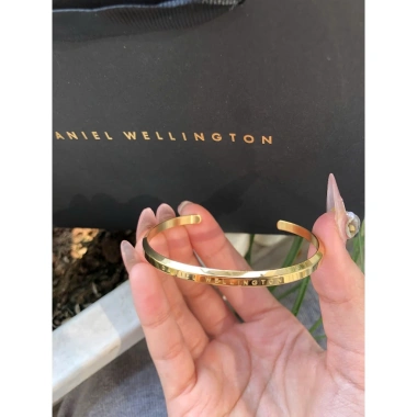 Vòng tay Daniel Wellington cuff chính hãng – Giá ưu đãi 152.640 VND, phong cách sang trọng