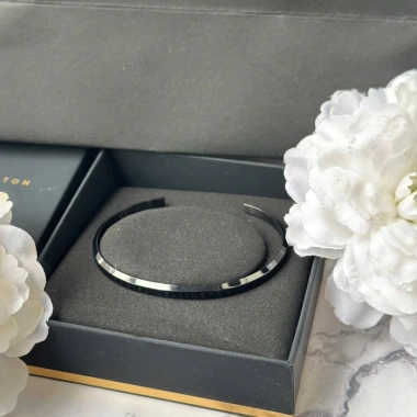 Vòng tay Daniel Wellington cuff chính hãng – Giá ưu đãi 152.640 VND, phong cách sang trọng 7 Vòng tay Daniel Wellington cuff chính hãng – Giá ưu đãi 152.640 VND, phong cách sang trọng 7