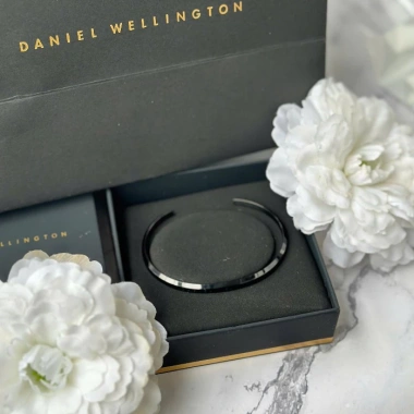 Vòng tay Daniel Wellington cuff chính hãng – Giá ưu đãi 152.640 VND, phong cách sang trọng
