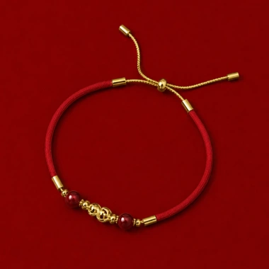 Vòng Tay Dây Đỏ May Mắn – Charm Nhỏ Thanh Lịch, Thiết Kế Tinh Tế, Giá 108.000đ
